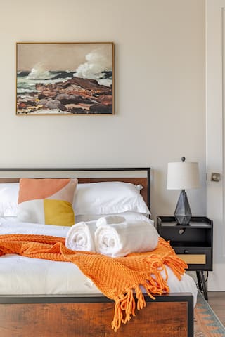 LUX 3BR Oasis w/Parking & Rooftop Minutes to NYC