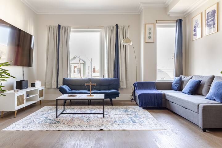 LUX 3BR Oasis w/Parking & Rooftop Minutes to NYC gallery image 4