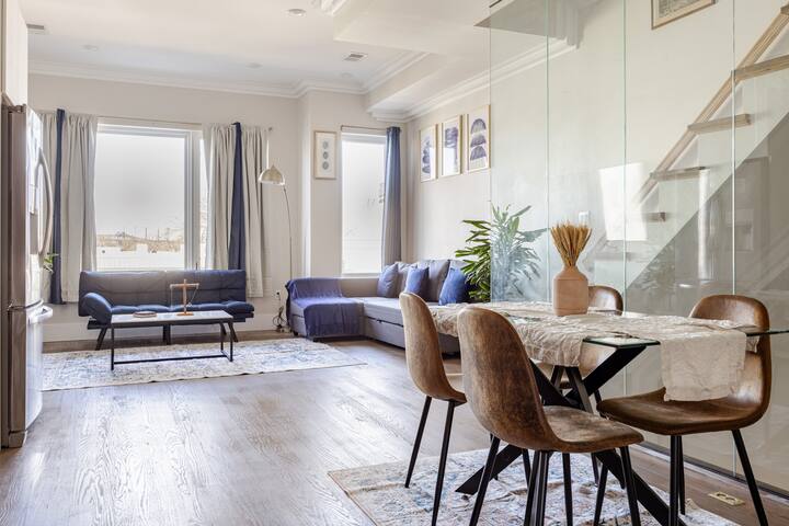 LUX 3BR Oasis w/Parking & Rooftop Minutes to NYC gallery image 3