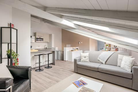 Annuncio Airbnb popolare: Boutique Apartment - Cinema & AC - Historic Center a Trento