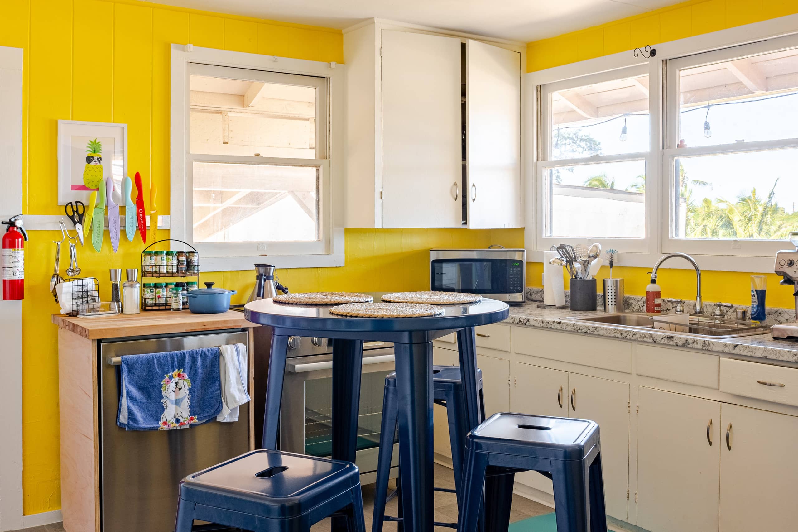 Family Haleiwa home welcoming 3BR - Photo 6