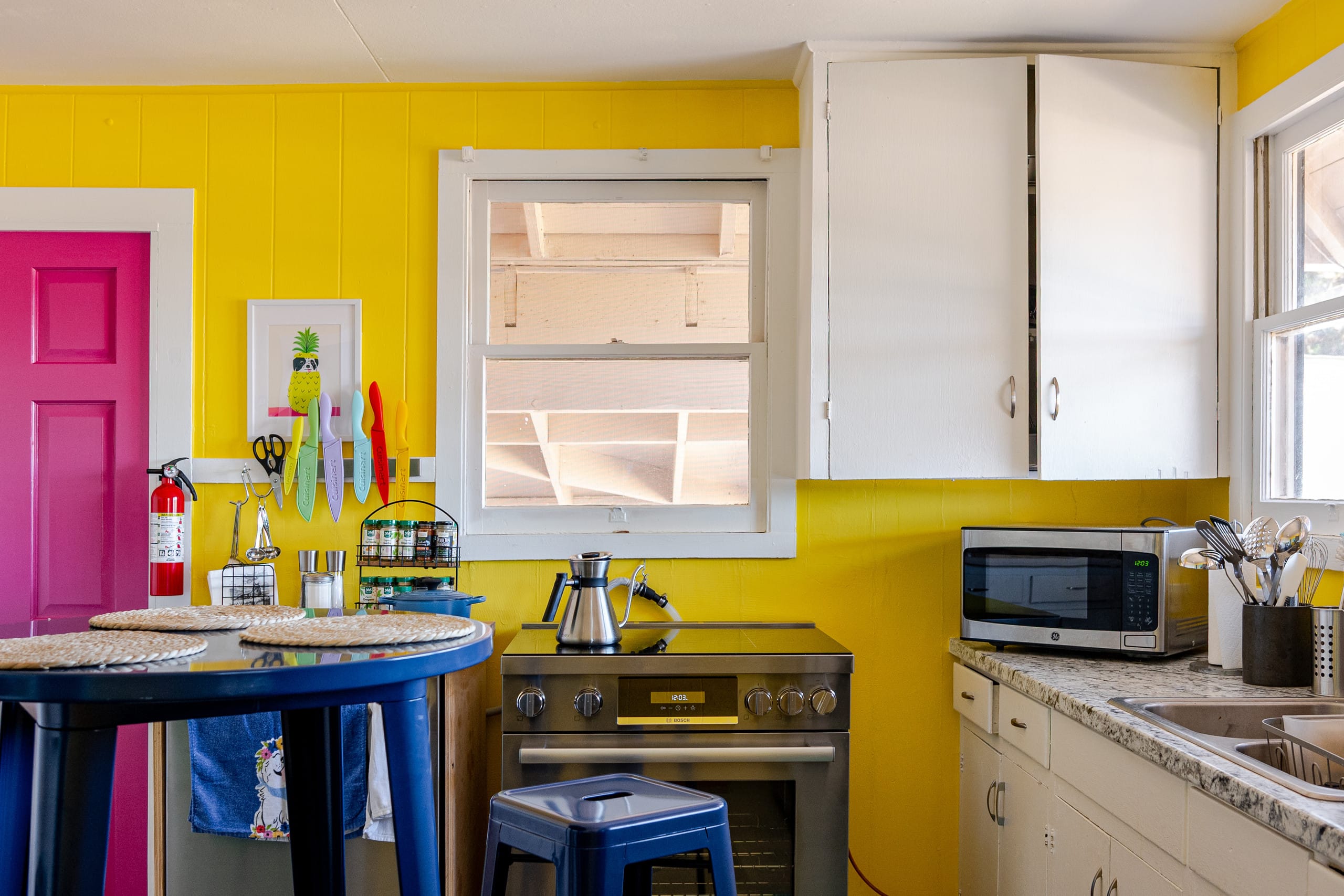 Family Haleiwa home welcoming 3BR - Photo 10