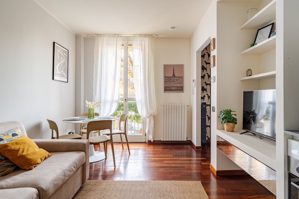 Top Airbnb: Gelsomino Charm, Privacy + parking space  in Monza à Monza