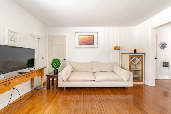 Charming Studio Apt W/deck - The Hamptons, NY