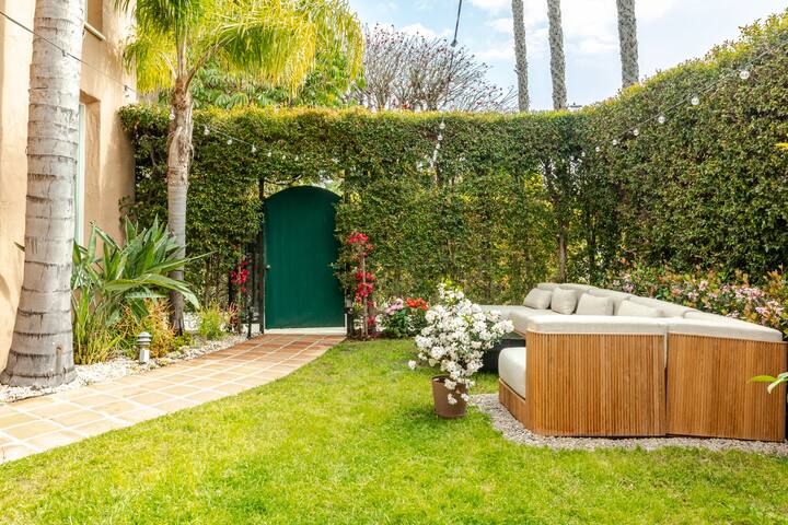 Spacious Cozy Stay with Beautiful Zen Garden gallery image 3