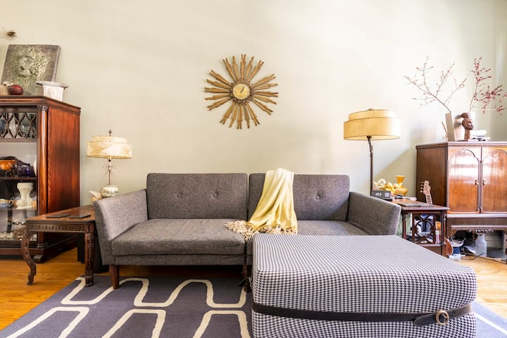 Comfy Private Bedroom in Chic UWS Apartment!
