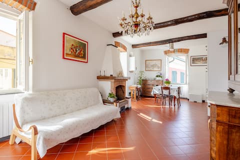 Top Airbnb: house in the square in Vernazza