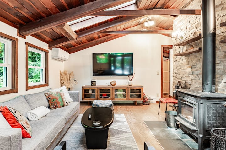 Redwood Cabin - With Wine Tasting And Hot Tub - Guerneville, CA