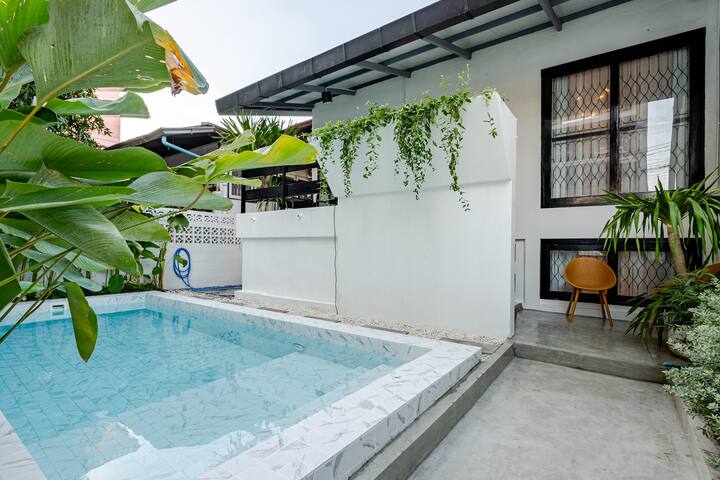 Spacious Pool villa 6 min walk to MRT,Chatuchack gallery image 2