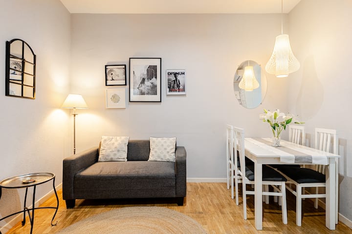 Best Location, Cozy 2 Bedroom Apartment - Madrid