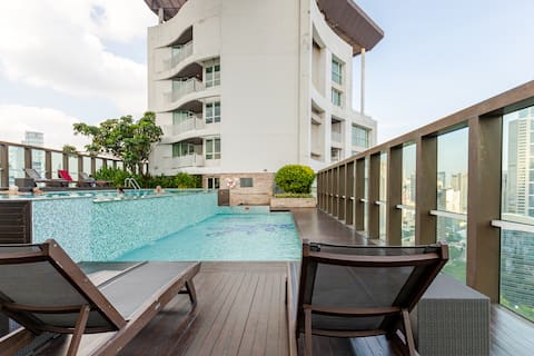 Large 60 Sqm room BTS Chitlom Sukhumvit BKK