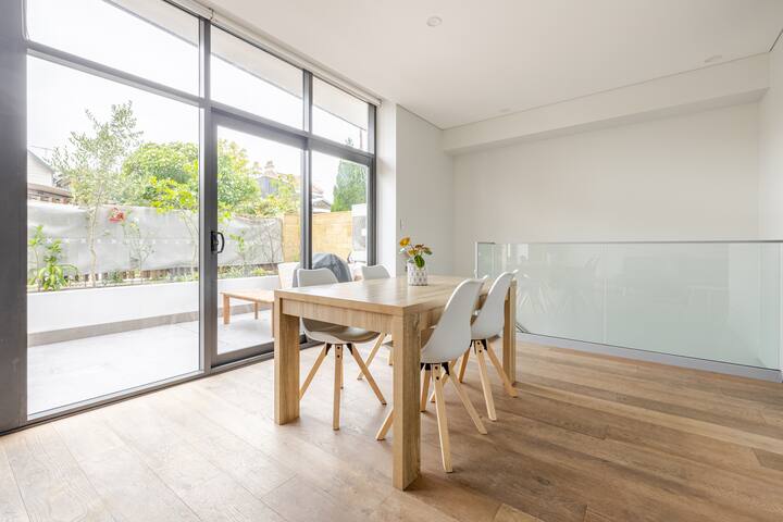 3 bdr Townhouse in Leichhart SYD gallery image 4