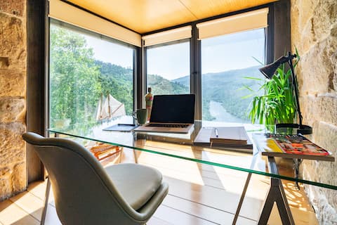 Perfect Winter Office, w/Fast Wi-Fi & Views WOW!
