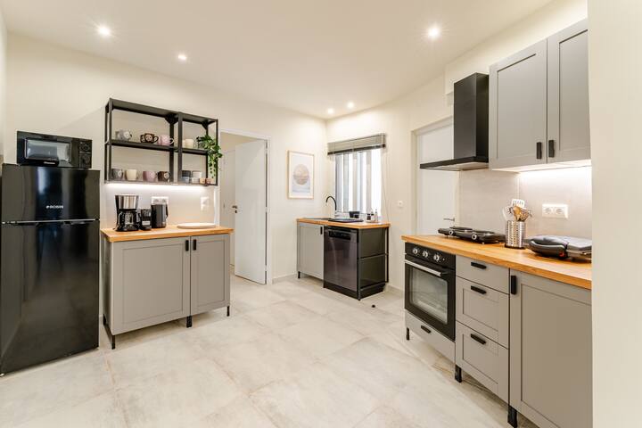 Brand New Modern Stylish 6BDR-3BATH APT/AthCityCTR gallery image 3