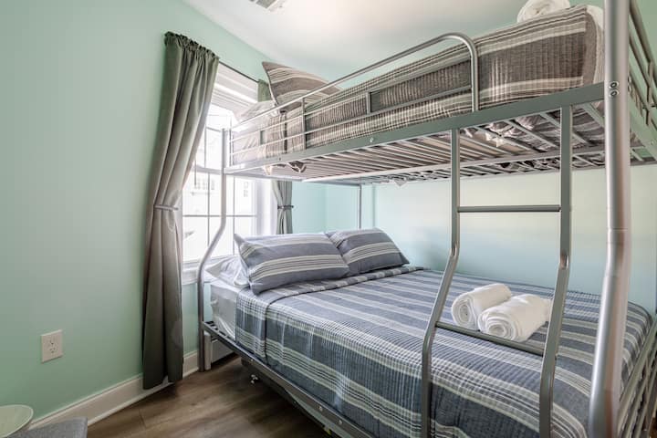 Dyshek hibrid me madhësi 12 inç Queen Size Memory Foam Hybrid Mesatar, CertiPUR-US.
