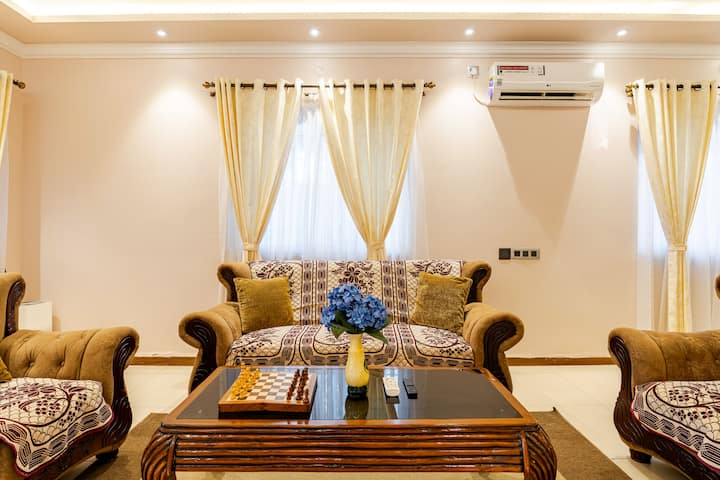 Living room image 3