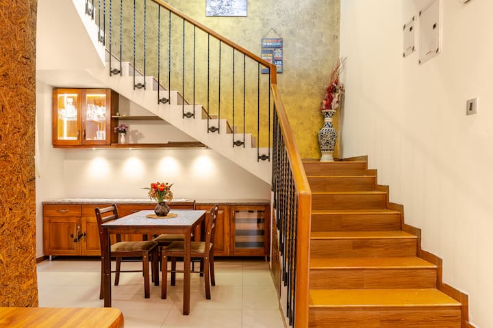 Dining area image 2