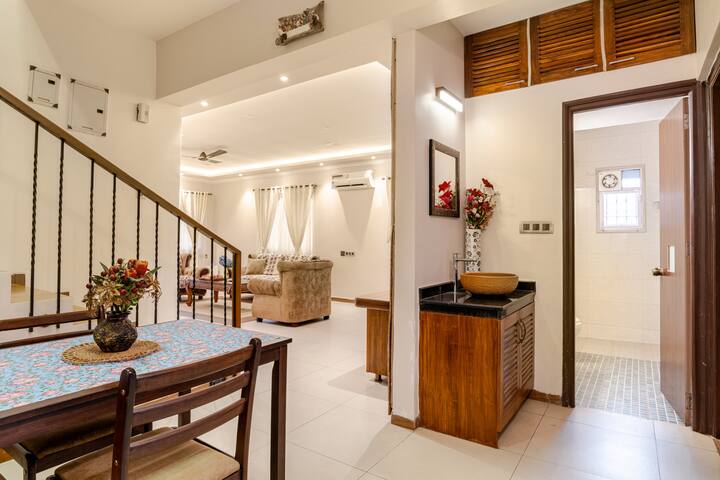 Dining area image 1