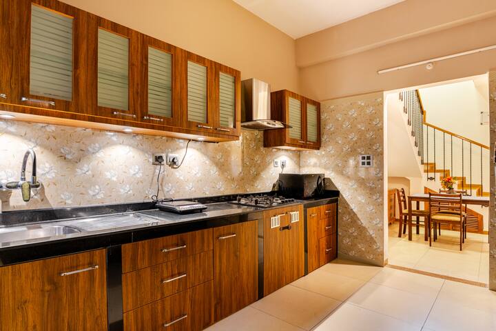 Full kitchen image 1