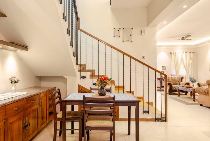 Dining area image 3