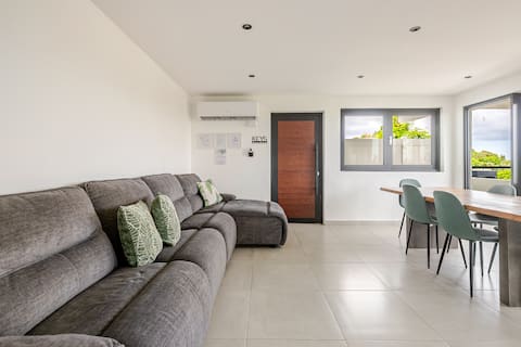 Oasis & Casa Kiarita • House on the Hill