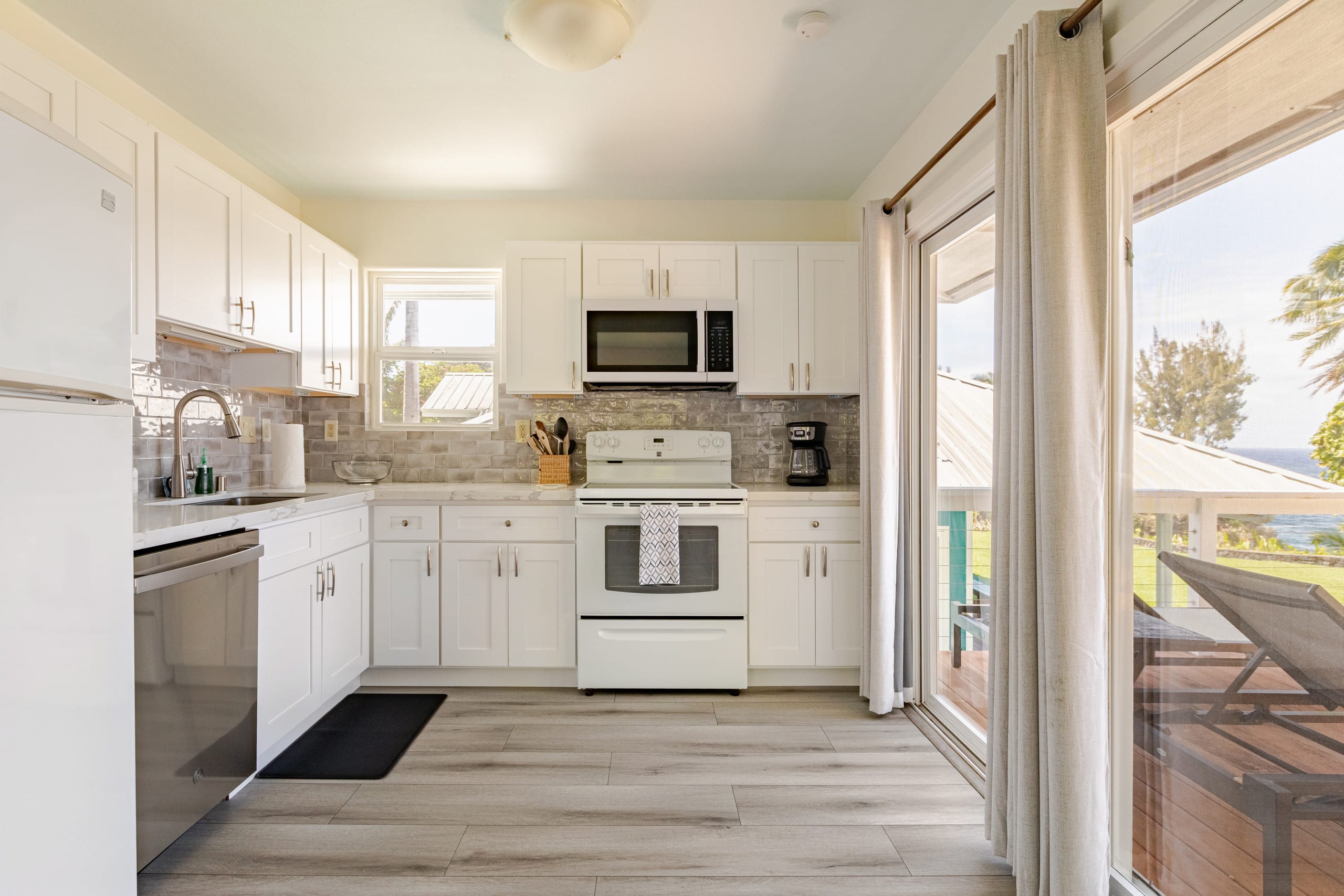 Home in Hakalau · ★4.97 · 2 bedrooms · 2 beds · 1 bath - Photo 10