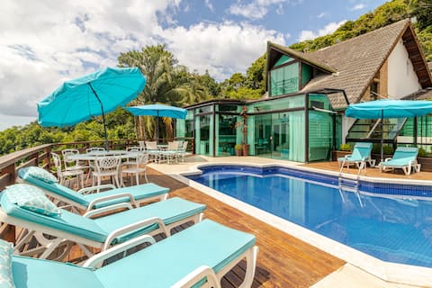 Oasis Mansion: 5 Huge En-suites with Exclusive Beach