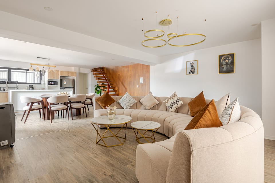 Top-earning Airbnb listing in Wanchaq, 4 bedrooms