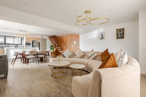 Spacious and central duplex for groups 4 bedrooms/4 bathrooms