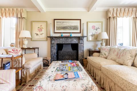 Beautiful Cheshire Farmhouse, sleeps 12