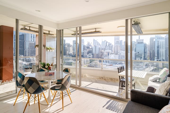 Stunning Darling Harbour View Apartment & Parking