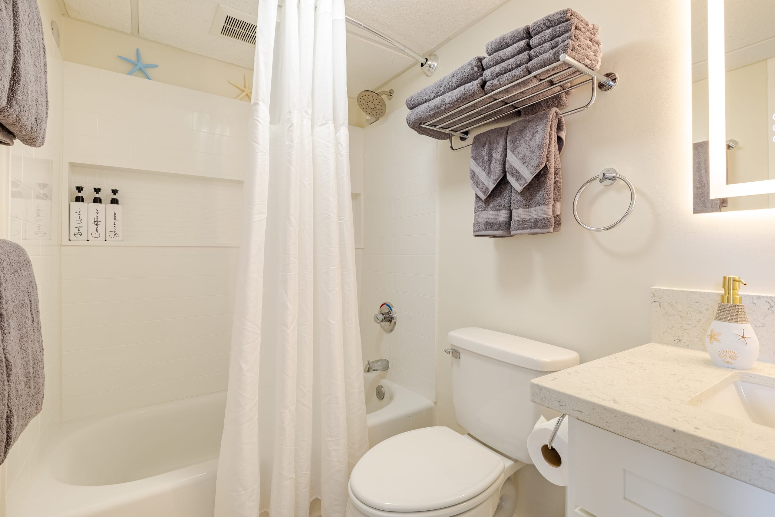 2BR Waikiki Condo • Ocean & City Views+Parking - Image 20