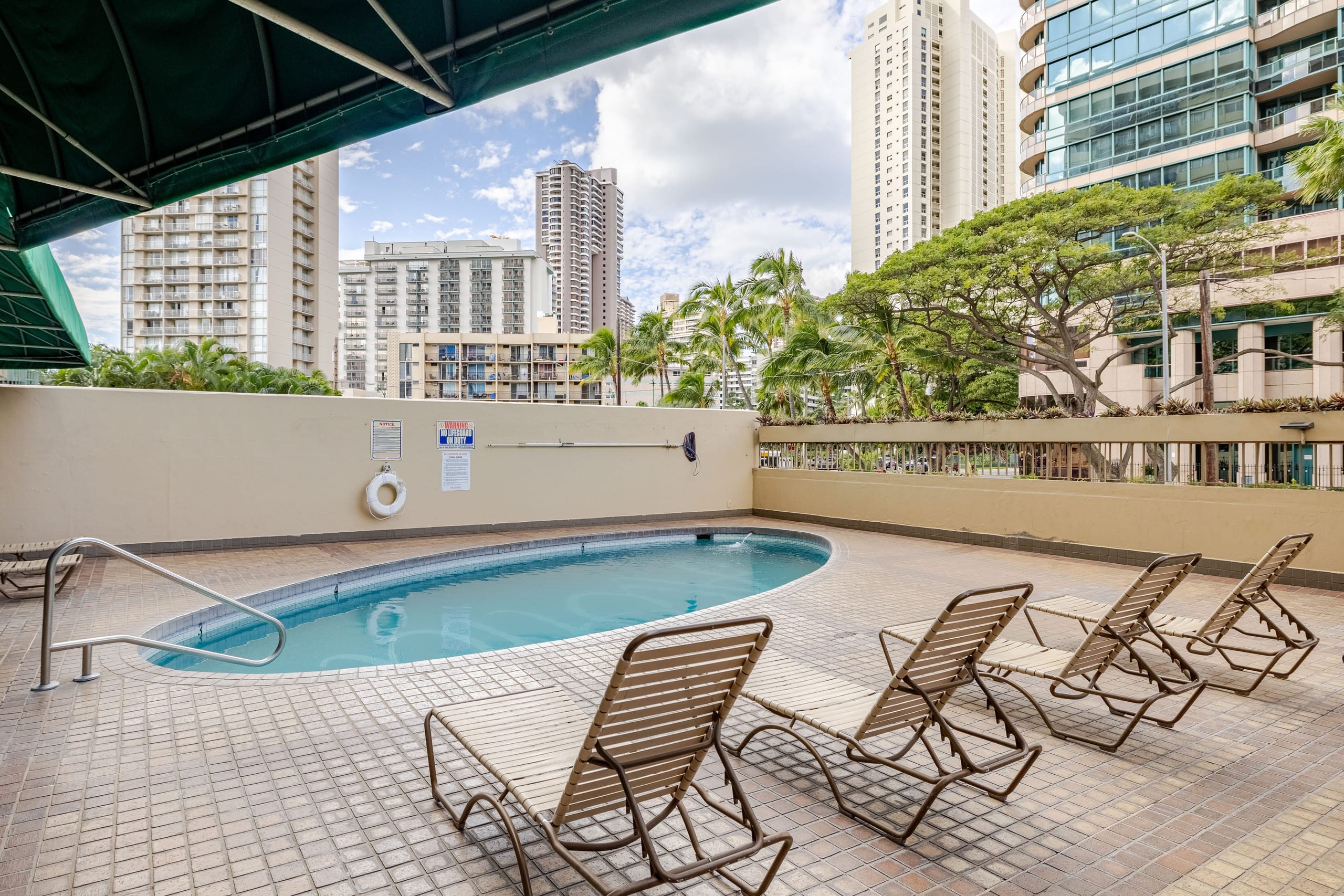2BR Waikiki Condo • Ocean & City Views+Parking - Image 24