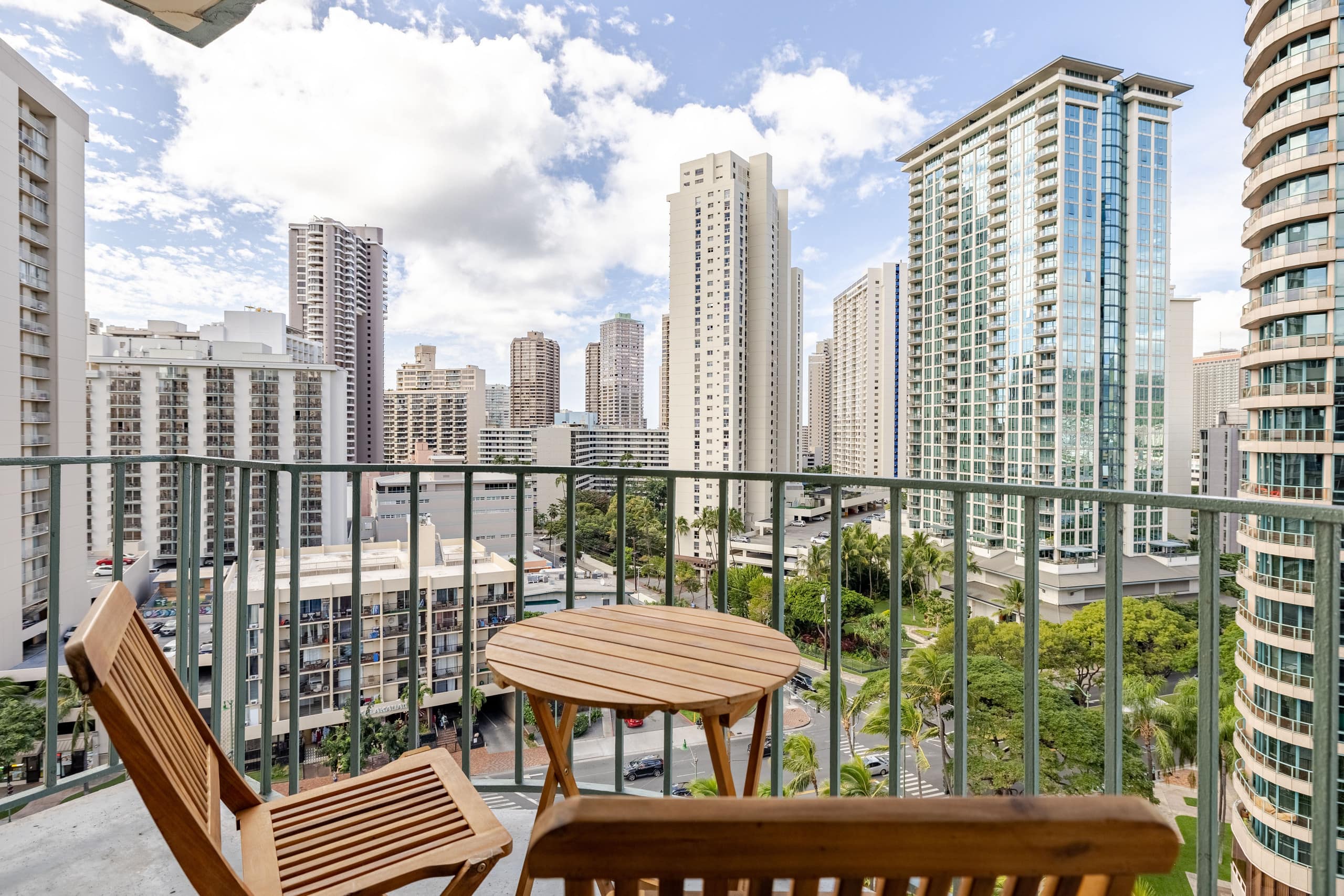 2BR Waikiki Condo • Ocean & City Views+Parking - Image 27