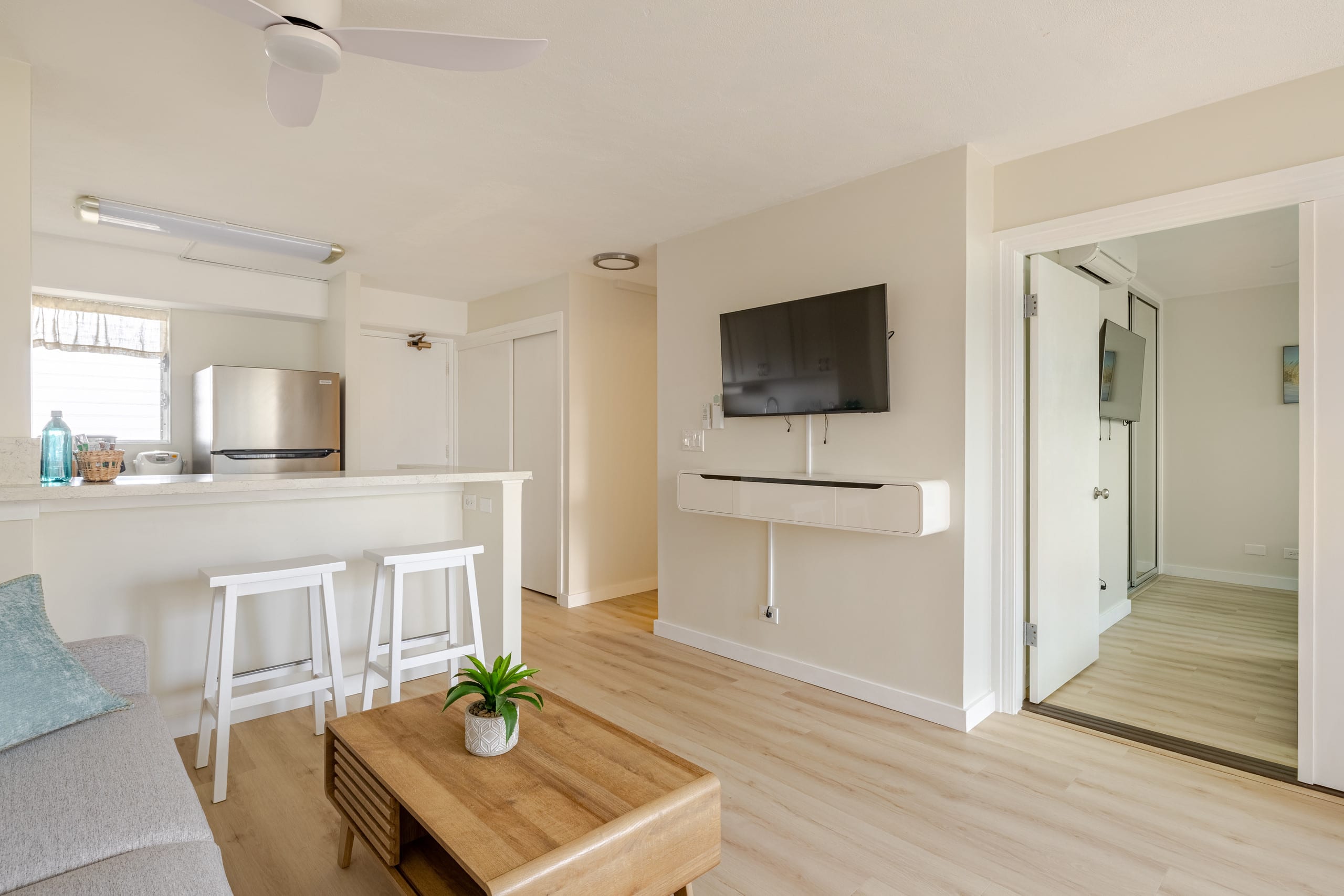 2BR Waikiki Condo • Ocean & City Views+Parking - Image 2