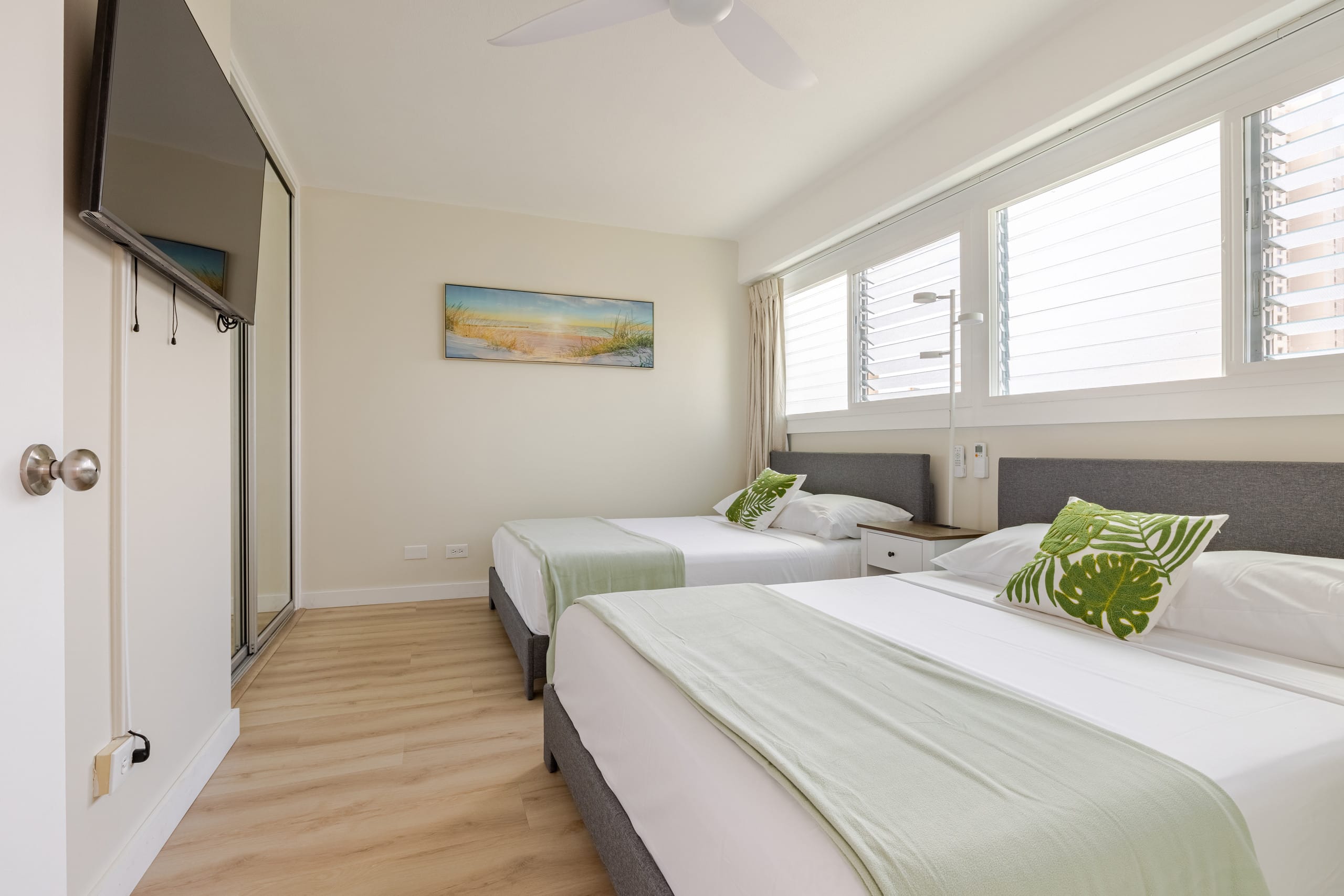 2BR Waikiki Condo • Ocean & City Views+Parking - Image 18