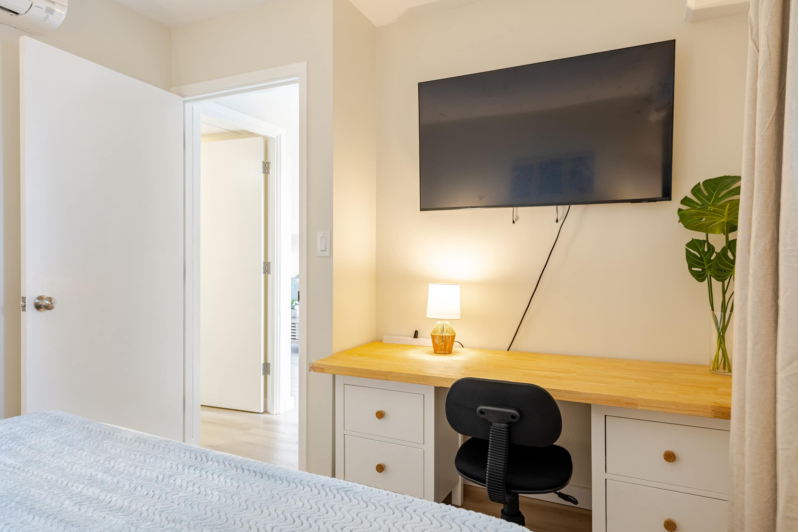 2BR Waikiki Condo • Ocean & City Views+Parking - Image 16