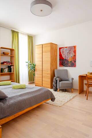 Good vibes in Ottakring – for up to 12 guests gallery image 3