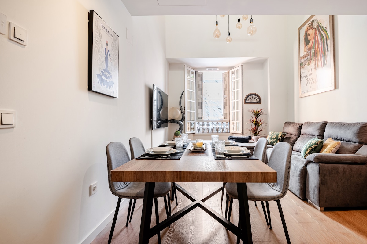 Propiedad de Airbnb exitosa: Málaga Center Luxury 3BR Duplex + EV charger en San Felipe Neri