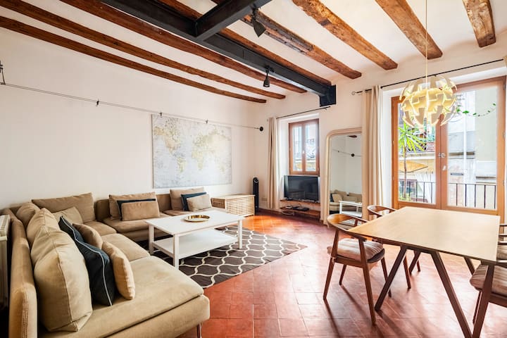 A large apartment in the heart of Barcelona