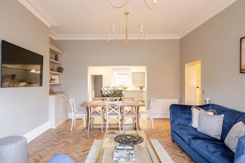 Luxury 5 Bed - Sleeps 12+ Beach Front House