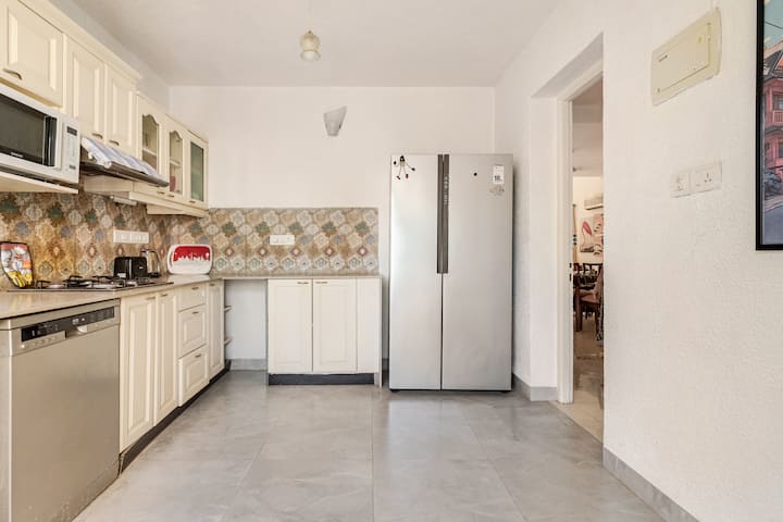 Full kitchen image 2