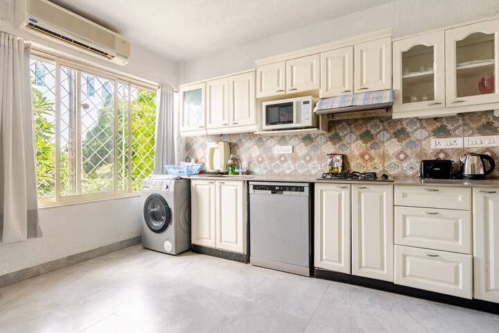 Full kitchen image 1