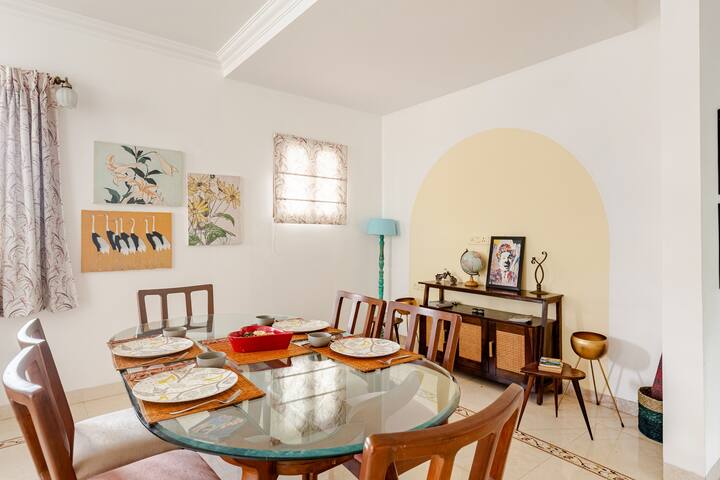 Dining area image 2