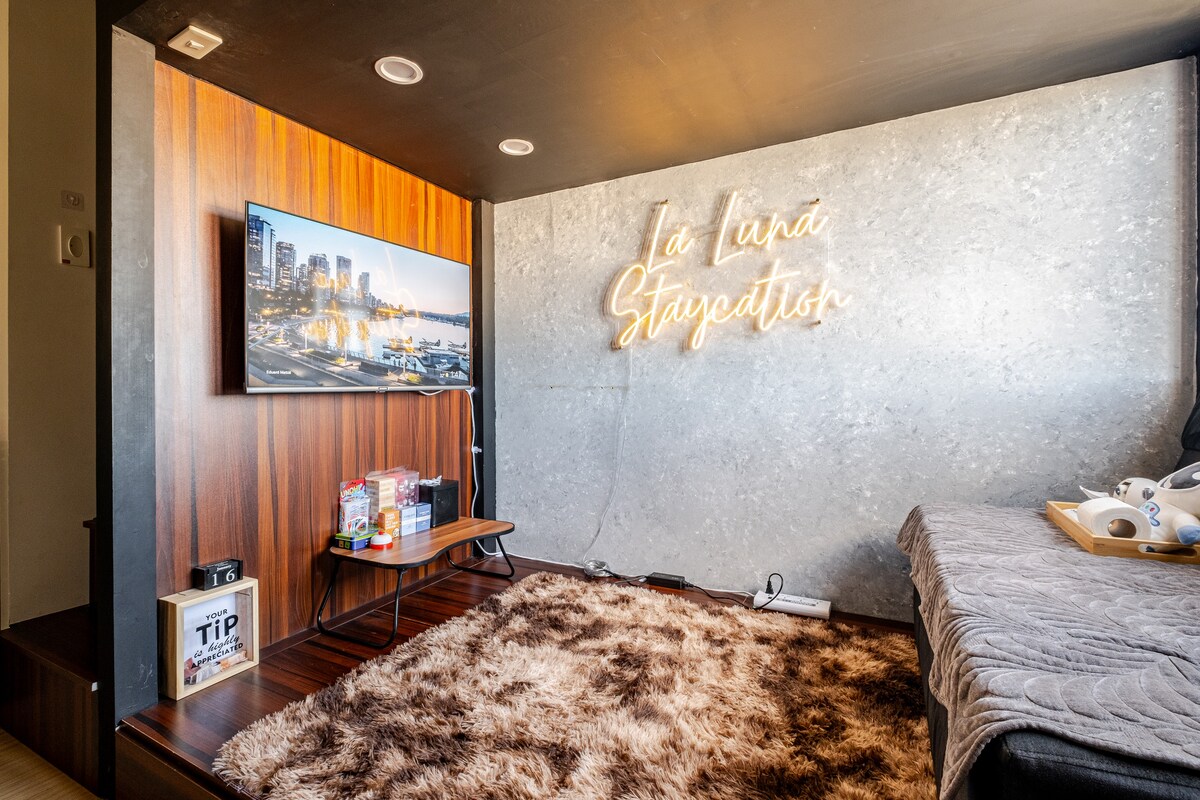 Uživajte u svojim omiljenim emisijama na Netflixu, HBO-u i Disneyu+ u potpunoj udobnosti.