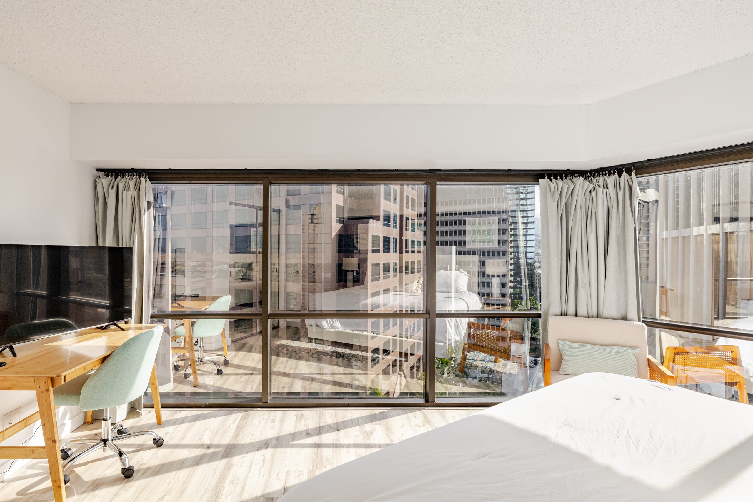 Honolulu Mountain View Condo w/ Free Parking - Image 26