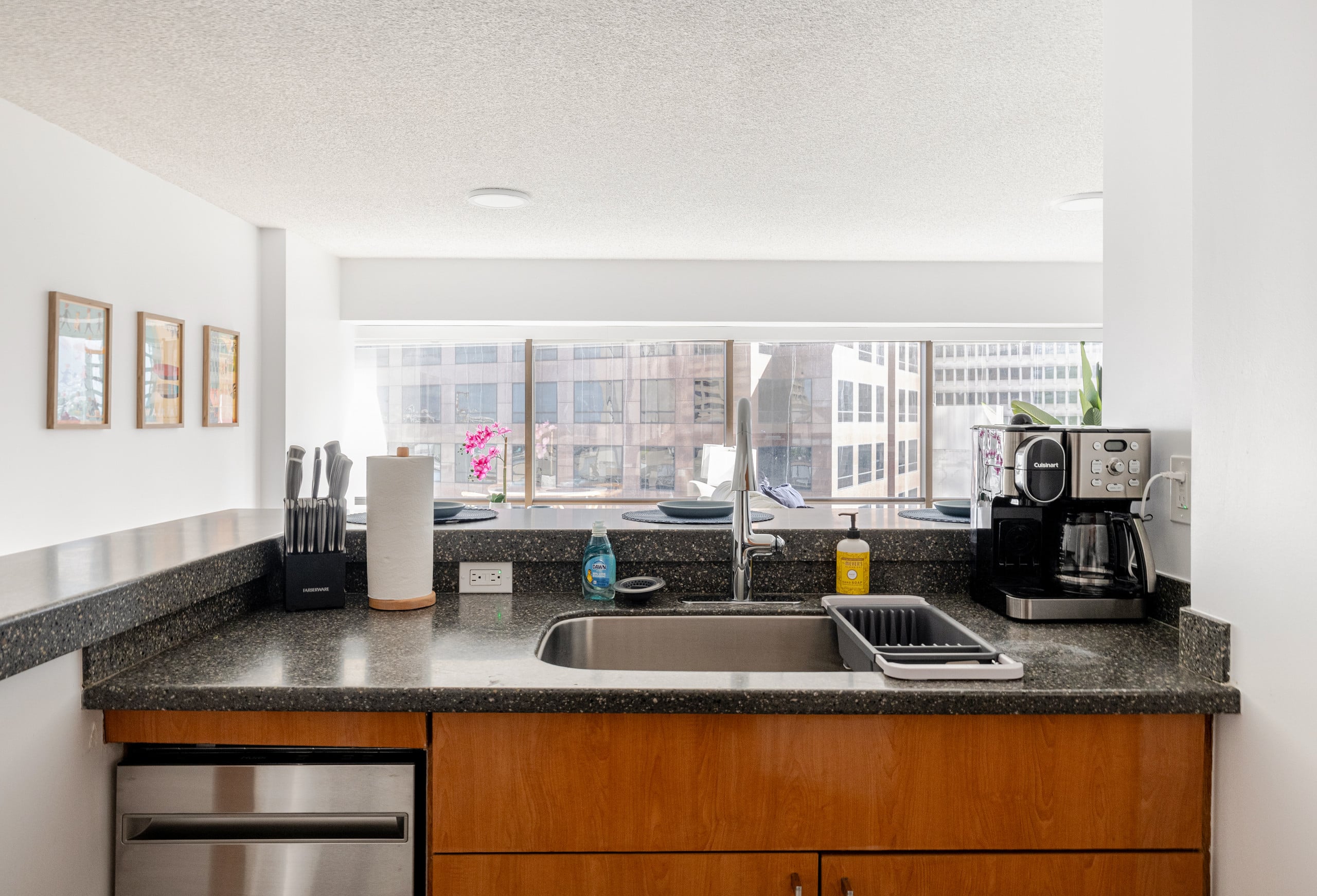 Honolulu Mountain View Condo w/ Free Parking - Image 13