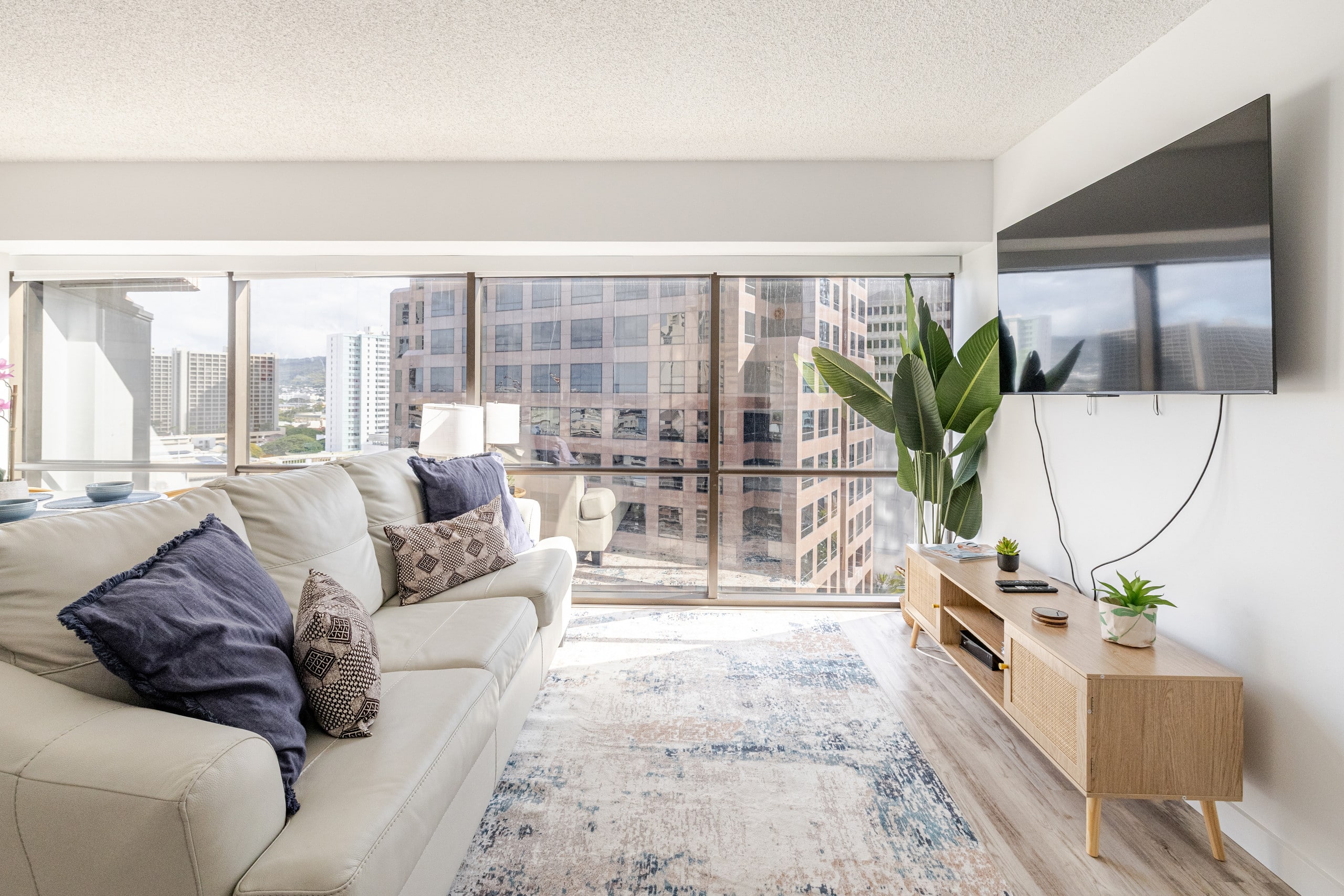 Honolulu Mountain View Condo w/ Free Parking - Image 5