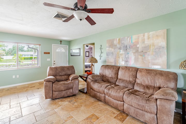 Private Home
Great Location 
Walk To Siesta Key - Siesta Key, FL