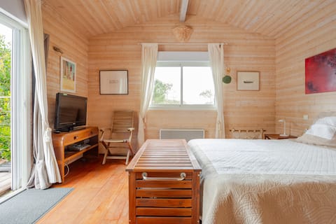 Successful Airbnb property: independent room and pool. in Lège Cap Ferret